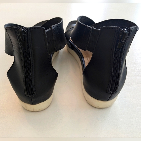 UNIVERSAL THREAD Hummingbird Ankle Strap Sandals - Picture 4 of 9